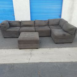 Modern sectional couch gray , very clean