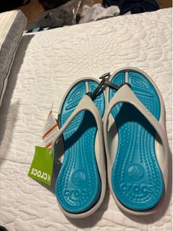 UNISEX, CROCS, FLIP-FLOP SANDALS, MEN’S SIZE 8, WOMEN’S SIZE 10