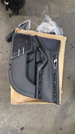 Porsche Cayenne Door Panel (Passenger)