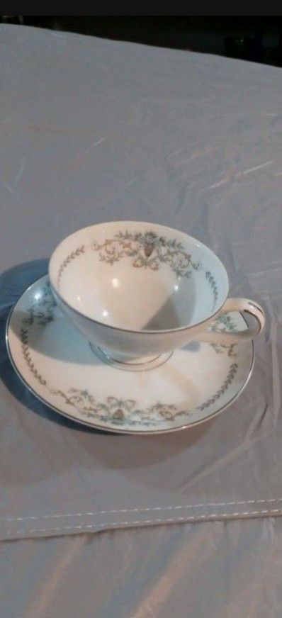  Mikasa Fine China Japan Margaret 5555 pattern tea cups with saucers