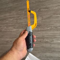 KATA Hacksaw, Compact Hand Operating Hack Saw with 10 Inch Aluminum Frame and 2 Piece Extra Flexible Bi-Metal HSS Blades, Suitable for Wood and Metal 