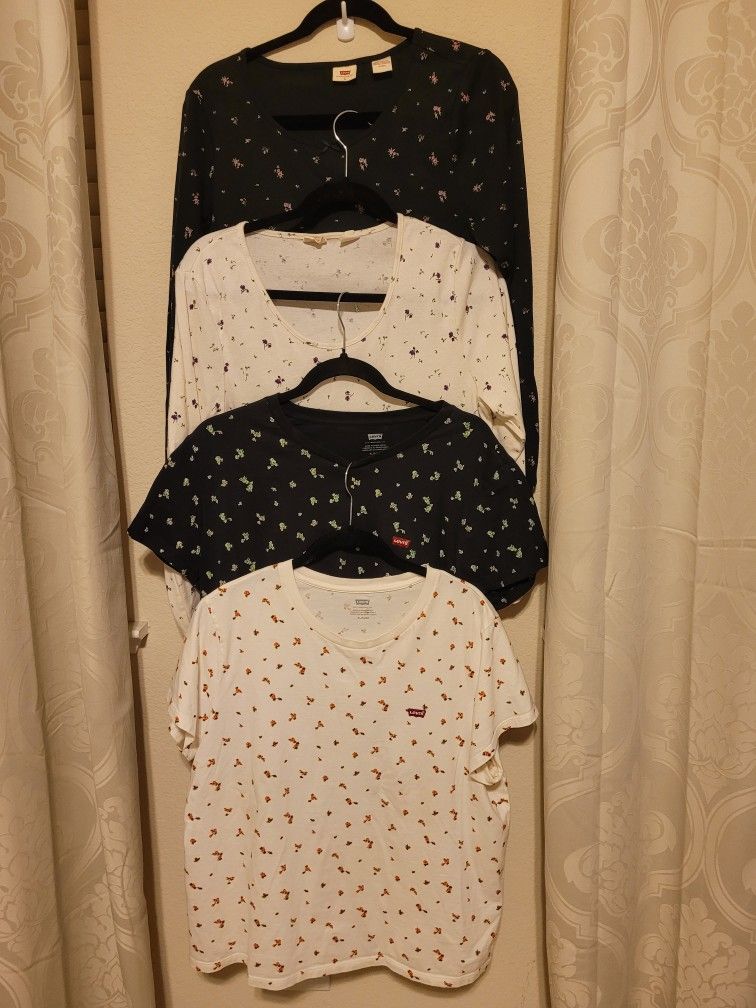 Bundle Of Womens Levi's Tee Shirts Size XL