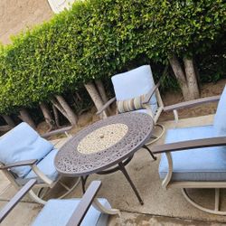 5 Pc Patio Set/4 Swivel Chairs,and Coffee Table/outdoor Furniture/Cash Only 