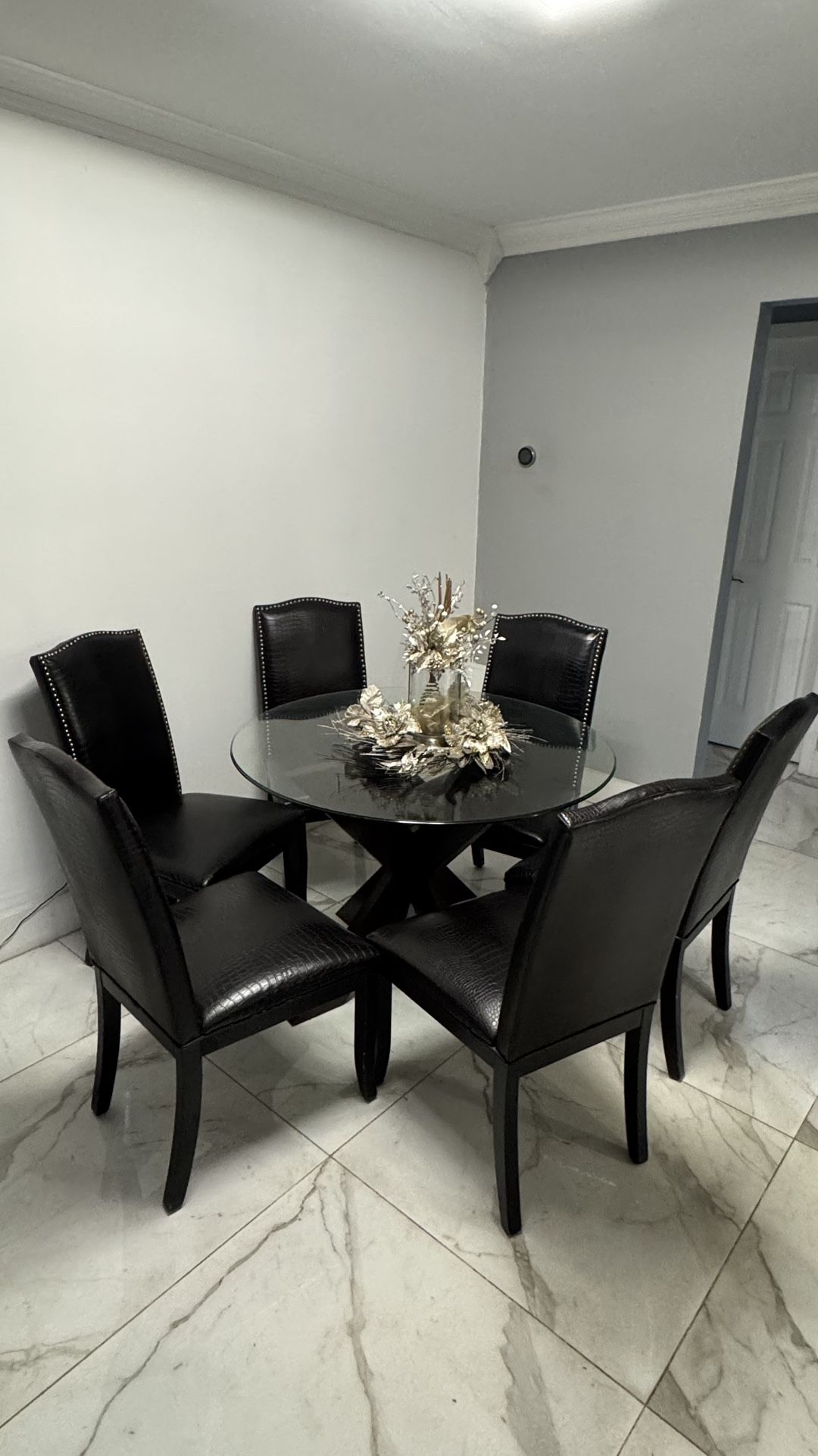 dining set / 6 leather chairs