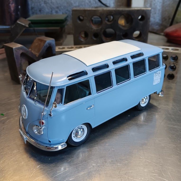 Completed Model Cars 1:25 Scale 