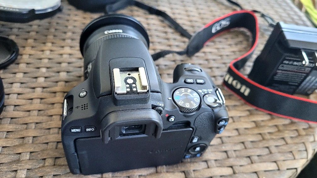 Canon Rebel SL2 Camera EOS 200D
