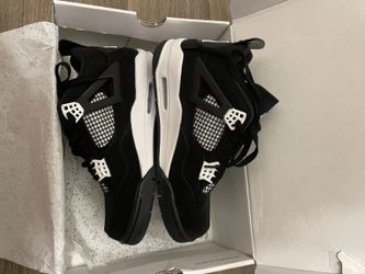 Jordan 4 Retro “White Thunder”