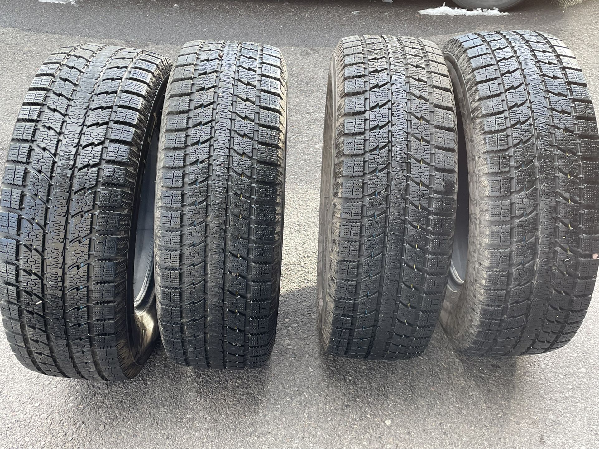 Toyo Observe studless snow tires 265 70R17