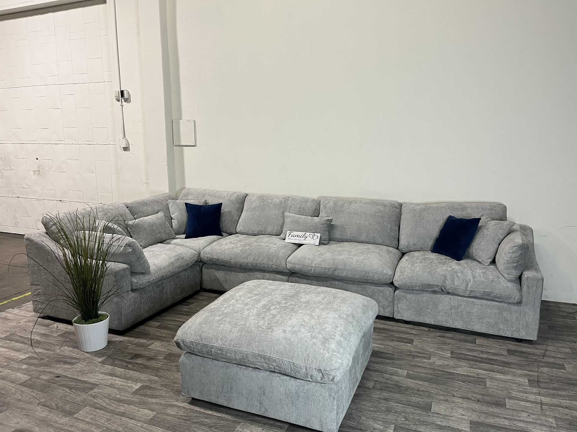100$ OFF SALE Brand New 6 Piece Gray CLOUD Modular Sectional Couch (FREE DELIVERY 🚚)