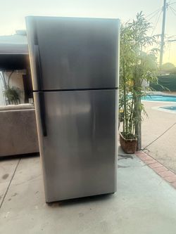 Refrigerator w30xh68