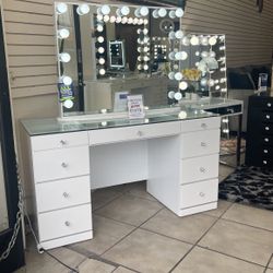 Hollywood Vanity Table With Mirror - Bluetooth