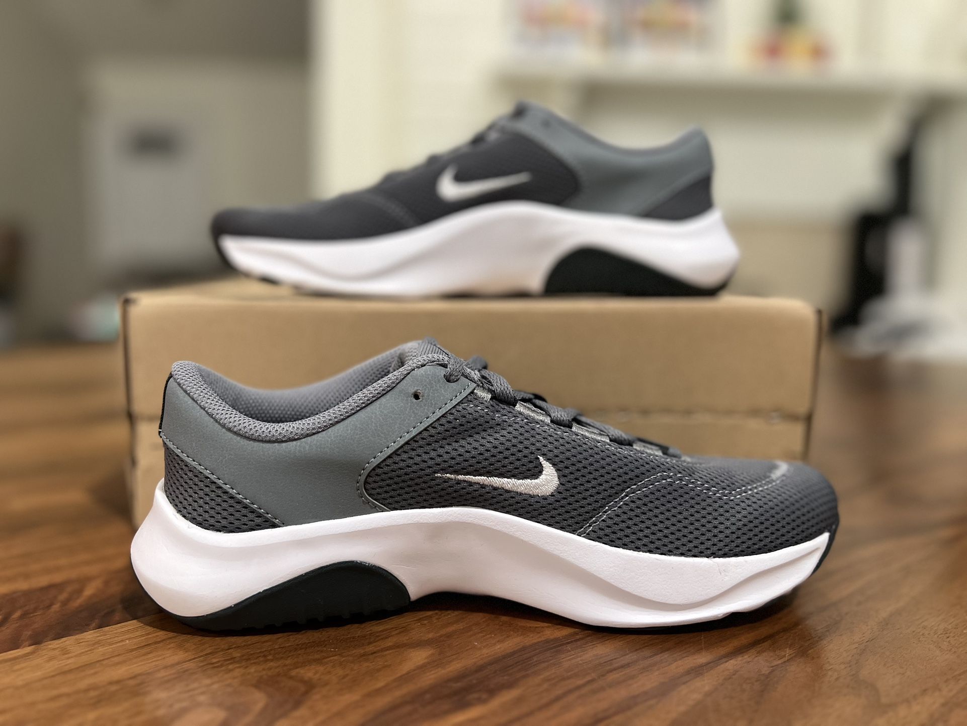 Nike Men’s Legend Essential 3 NN - Size 7.5