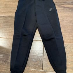 Nike Tech Joggers - Kids Medium 