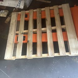 Pallets 4ft, 6,ft, 8ft 