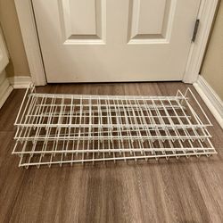 4 White Wire Shelves (no hardware)