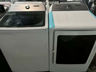 Samsung 5.4 Cu. T. Top Load Washer and 7.4 Cu. Ft. Electric Dryer Laundry Pair in White.