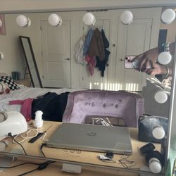 Vanity mirror 