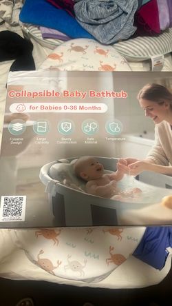 Collapsible baby bathtub