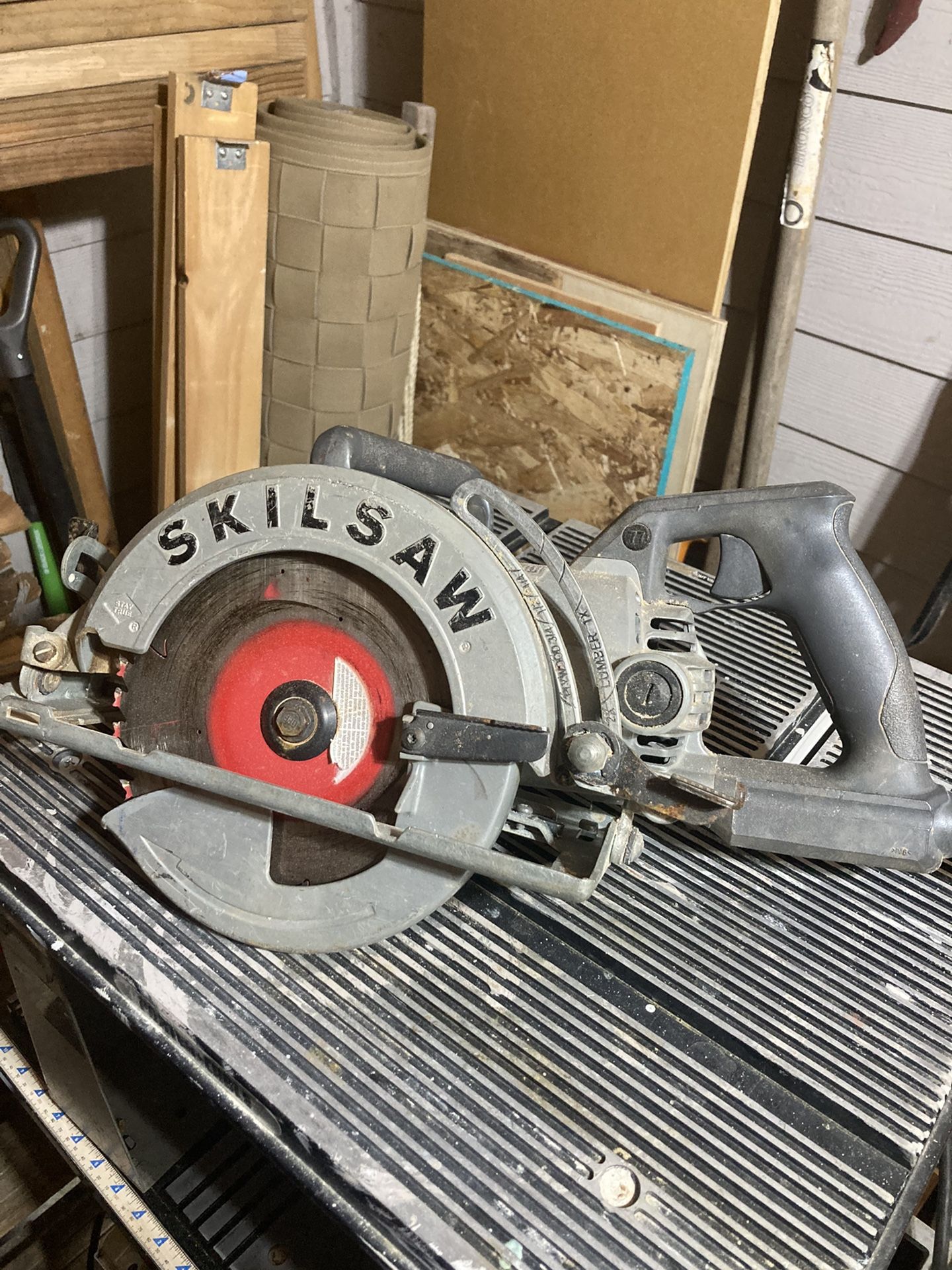 Skilsaw Worm Drive Circular Saw