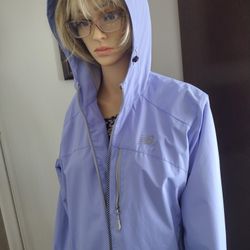  Women's Jacket / Windbreaker w/ hoodie from NEW Balance Company.Size XL /12