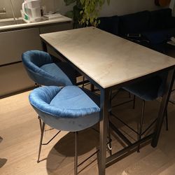 Marble table/Island with comfy stools
