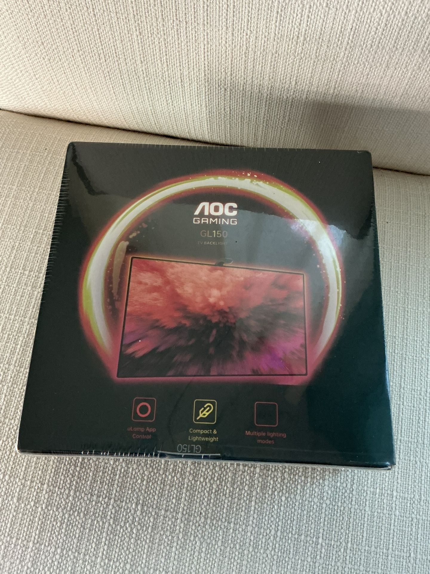 Luces de TV que cambian con televisores de pantalla de 55 a 65 pulgadas. TV lights that change with 55- to 65-inch screen televisions.