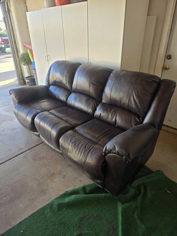 🛋️ Ultra-Comfy Dual Reclining Leather Sofa – Great Condition!