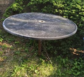 Outdoor black Wrought-iron Iron mesh metal round dining table Bistro Balcony dinner patio porch