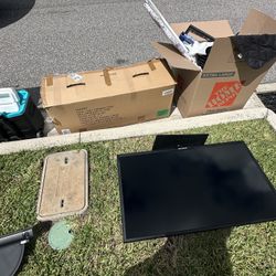 FREE Garage Sale (first come first serve I no longer live here stuff went out at 12 PM today