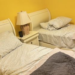 Brand New Matching Twin Beds with Mattresses