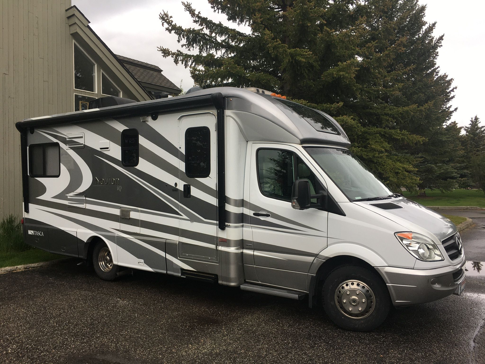 2013 Winnebago Navion Itasca 24g