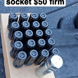 02-07 ram 1500 lug nuts with lock soxket