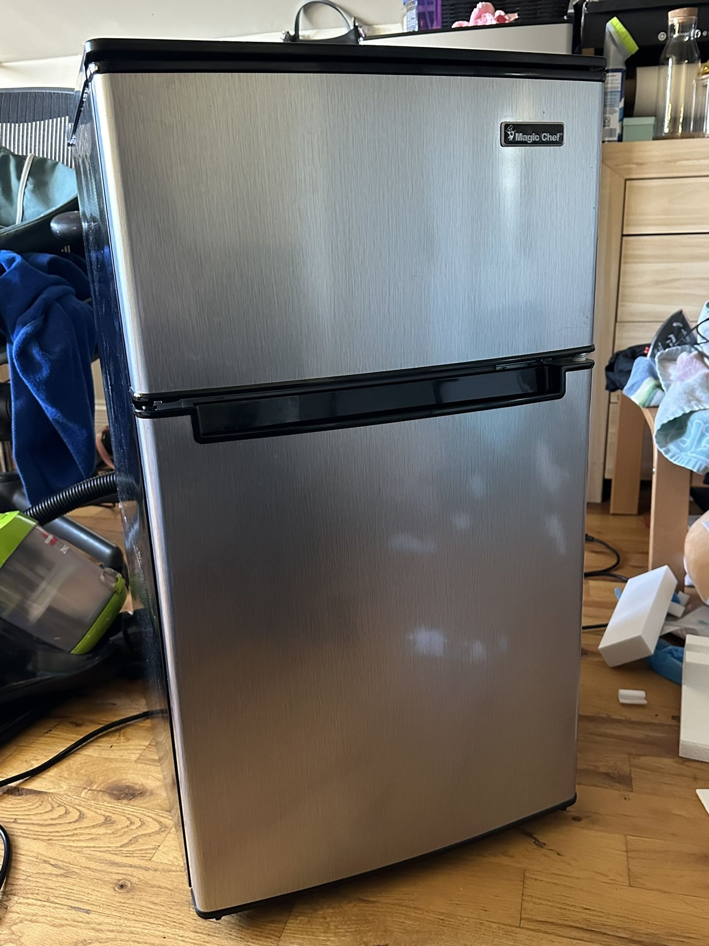 Magic Chef Mini Fridge 