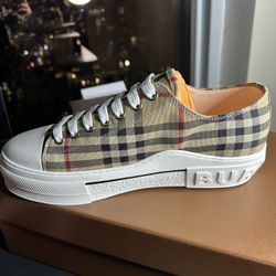 Burberry Check Low Size 8-11