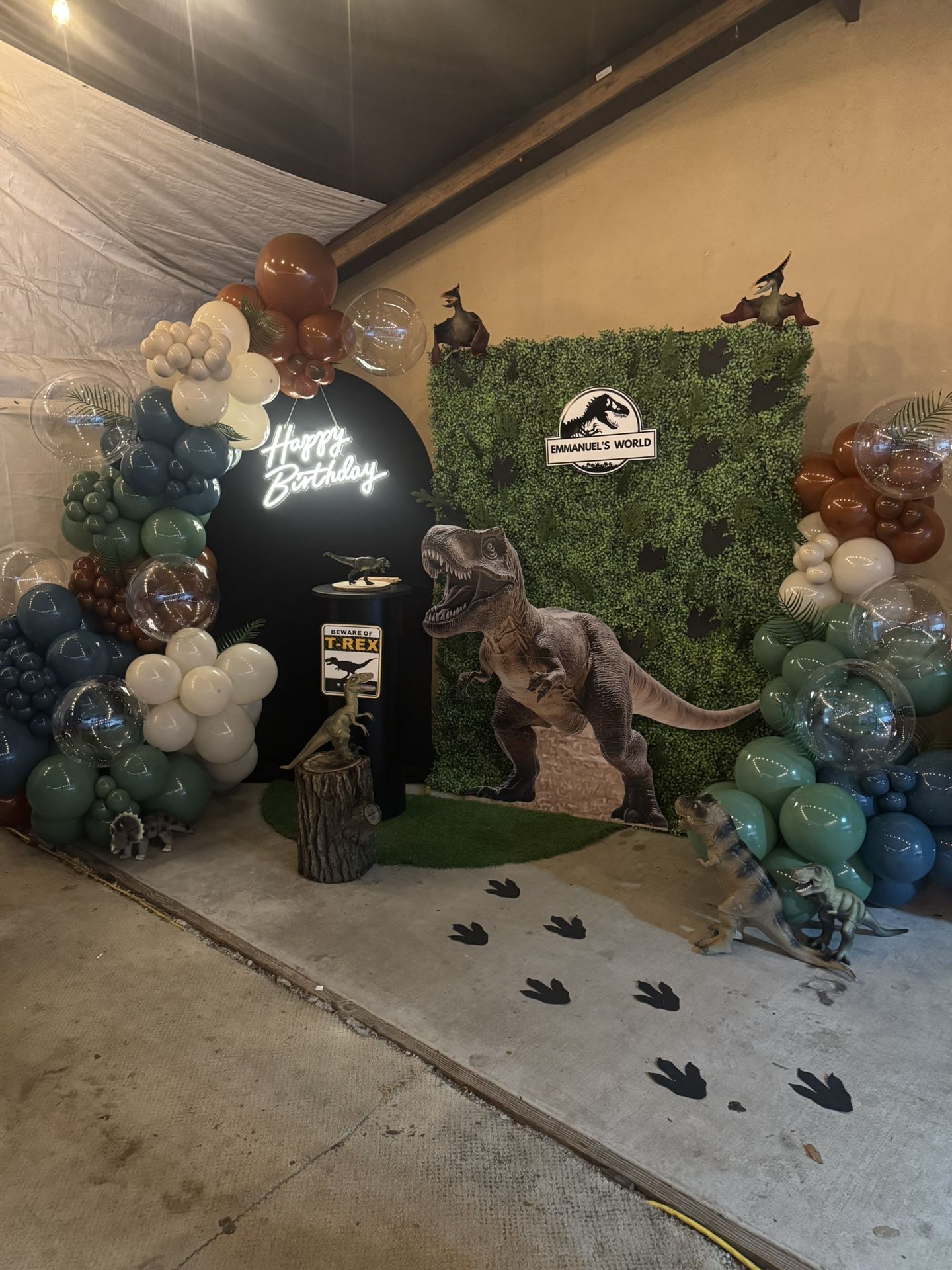 Selling Balloon Garland Only For $120