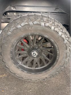 35” Nitto recon grapplers and 20”x10” TIS wheels