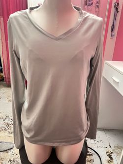 Gray long sleeve shirt