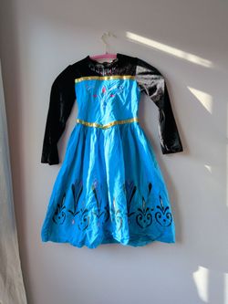 Girls size 6-7 Frozen Elsa Girls Costume Dress and boots