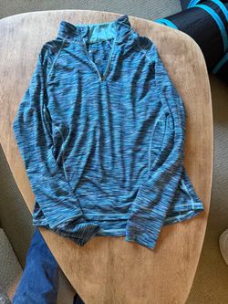 Long sleeve athletic shirt