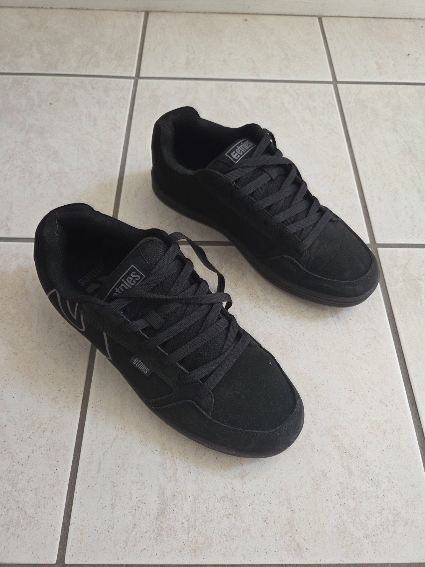 Black Etnies