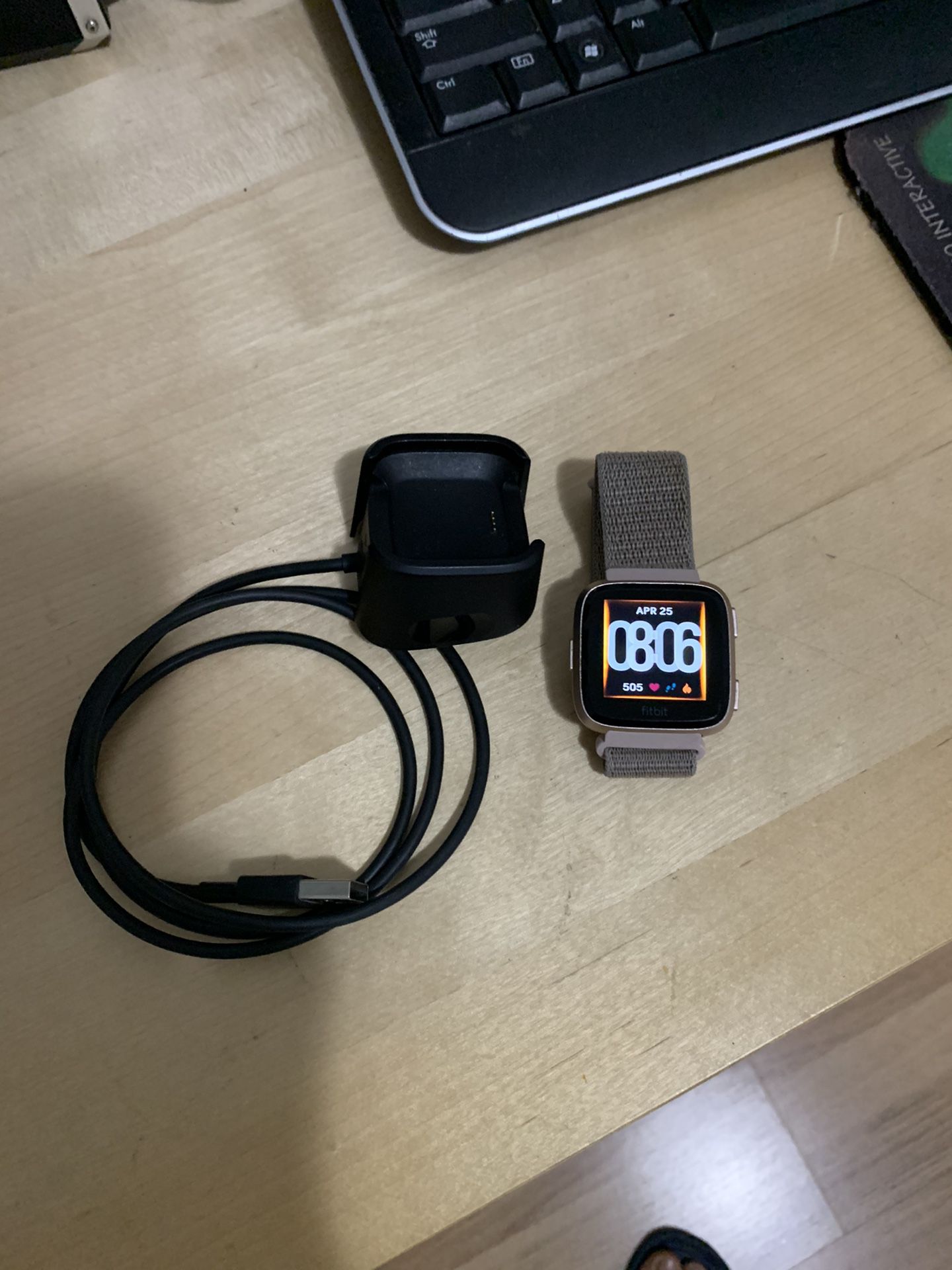 Fitbit Versa Smart Watch with charger 