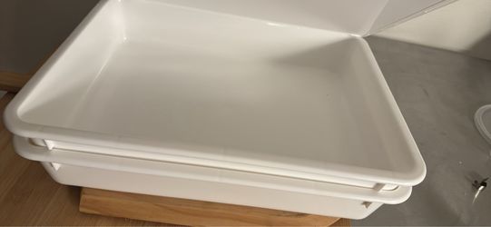 2 dough proofing boxes