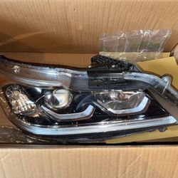 2017 Honda Accord Passenger Side Headlight