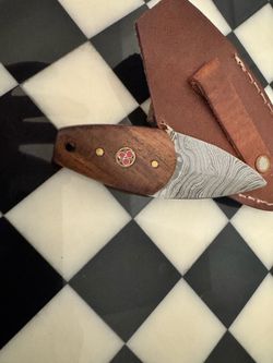 Damascus knife with leather sheath