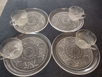 Set de 4 piezas platos tazas y copas