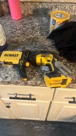 DeWalt XR Cordless Drywall Screwgun with Collated Attachment