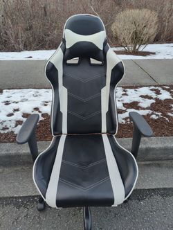 Reclinable Gaming Chair W/ Foot Rest