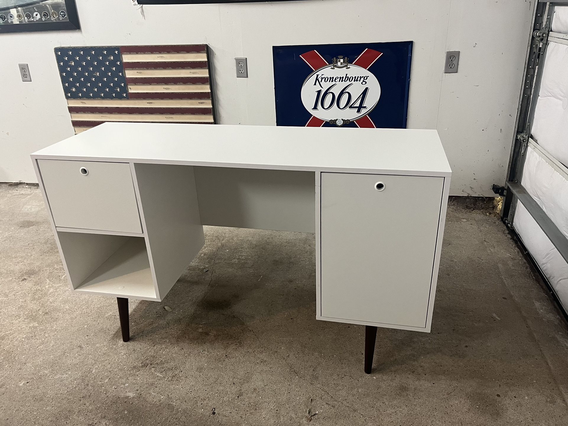 White Desk