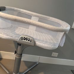 Halo Bassinest Swivel Sleeper With Songs