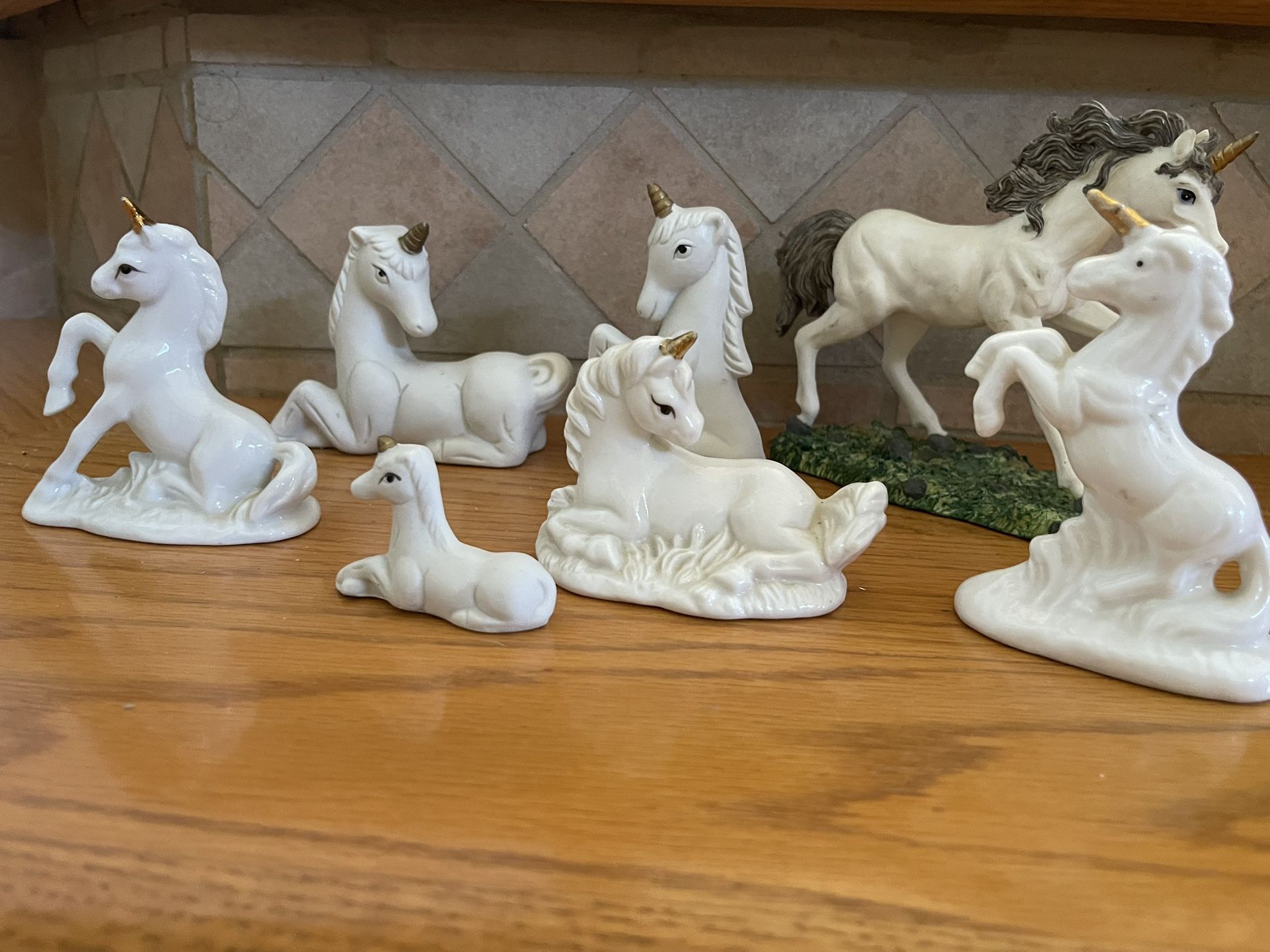 7 Porcelain unicorns 🦄